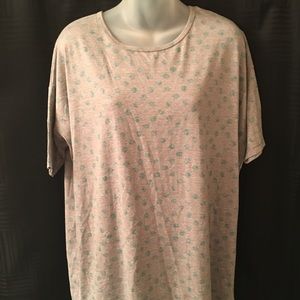 LuLaRoe classic tee!